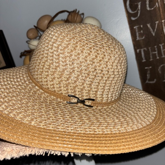 2 Chic Two-Tone Women's Sun Hat. Paper packable - Picture 3 of 6